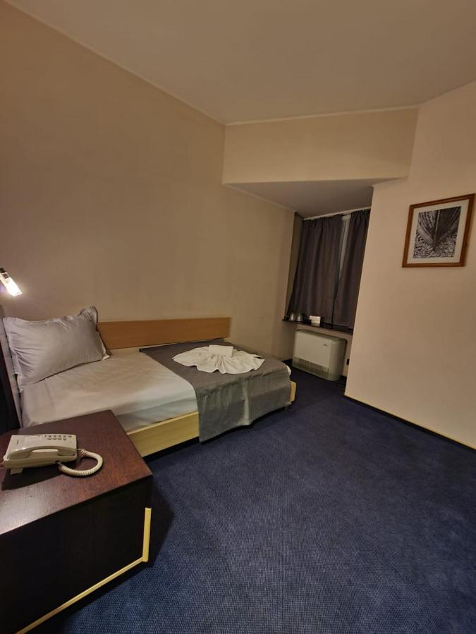 בוקרשט Hotel Mojo מראה חיצוני תמונה