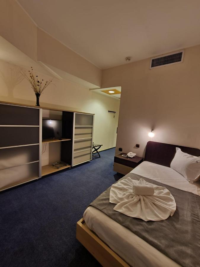 בוקרשט Hotel Mojo מראה חיצוני תמונה